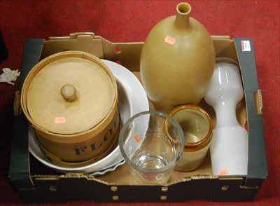 Lot 274 - A box of miscellaneous items, to include...
