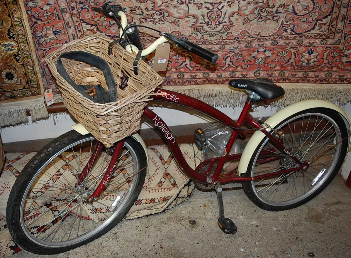 Lot 1137 - A Raleigh Pacific lady's bicycle, having...