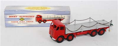 Lot 1989 - A Dinky Toys No. 905 Foden flat truck with...