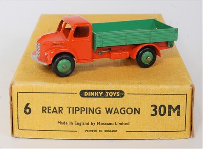 Lot 2000 - A Dinky Toys No. 30M trade box of six rear...