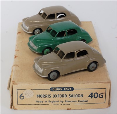 Lot 2002 - A Dinky Toys No. 40G trade box of six Morris...