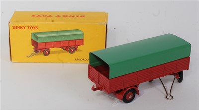 Lot 2009 - A French Dinky Toys No. 70 Remorque Bachee...