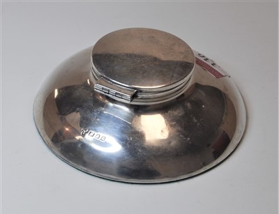 Lot 336 - A George V silver capstan ink well of plain...