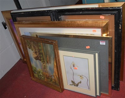 Lot 1073 - Assorted pictures and prints