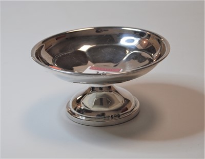 Lot 347 - A George V silver pedestal bonbon dish, 2.9oz