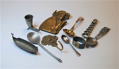 Lot 355 - A small collection of miscellaneous items, to...