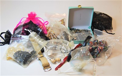 Lot 359 - A box of miscellaneous costume jewellery, to...