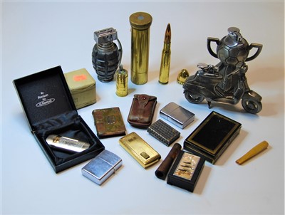 Lot 372 - A box of miscellaneous items, to include...