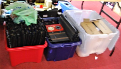 Lot 400 - Three boxes of miscellaneous Scalextric...