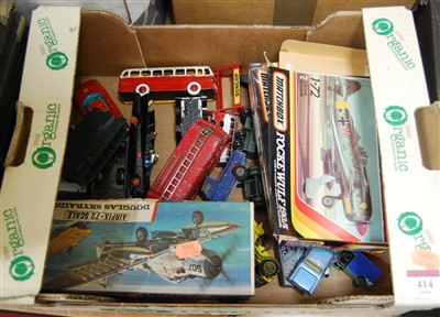 Lot 414 - A collection of loose and playworn diecast...