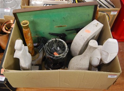 Lot 419 - A box of miscellaneous items to include a...