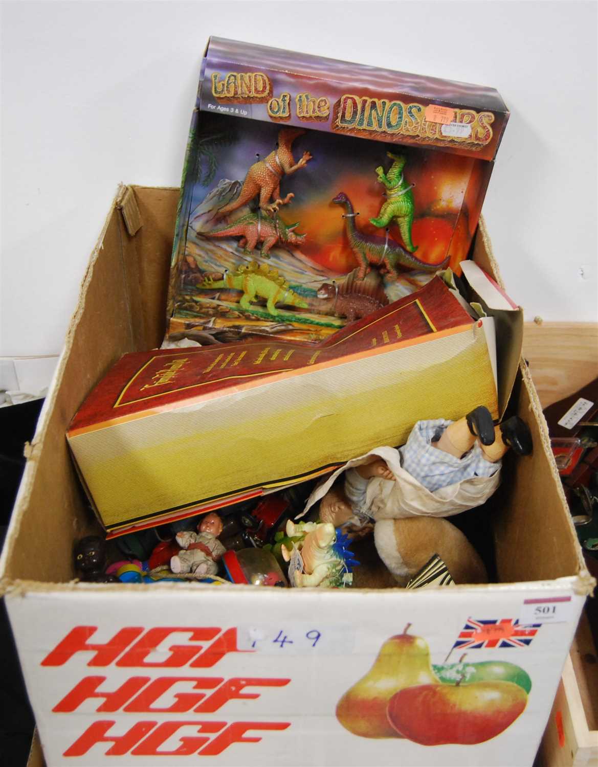 Lot 501 - A box of miscellaneous items, to include...