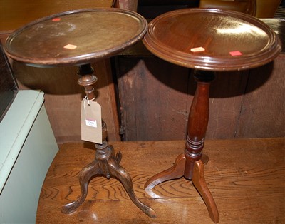 Lot 1366 - A reproduction mahogany circular pedestal low...