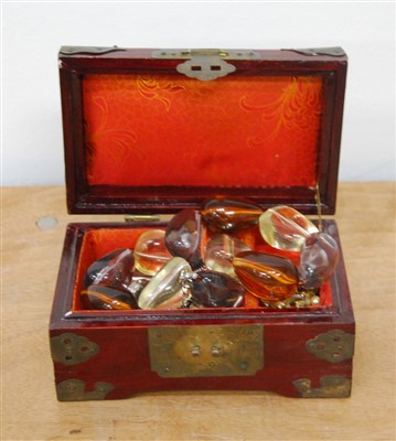 Lot 520 - A small jewellery casket and contents, to...