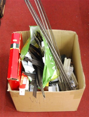 Lot 480 - One box of boxed and loose 00 gauge railway...