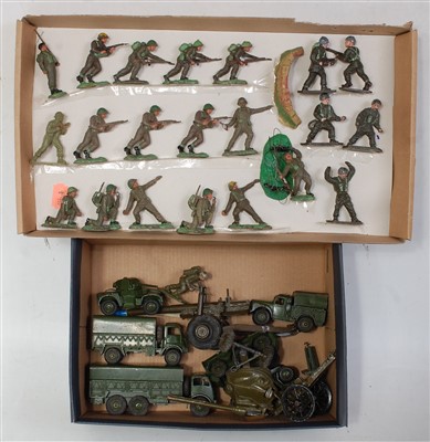 Lot 1259 - Two trays containing a mixed loose military...