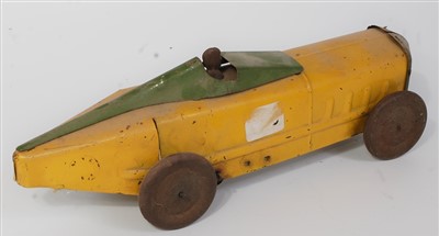 Lot 3229 - An unusual early 20th century model of a tin...