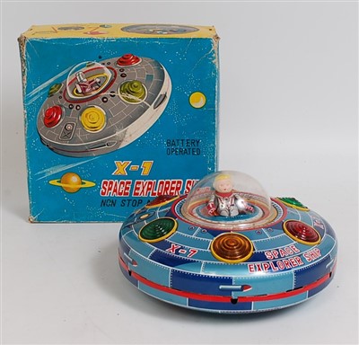 Lot 3252 - A Modern Toys of Japan tin plate and battery...