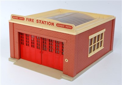 Lot 2044 - A Dinky Toys No. 954 fire station comprising...