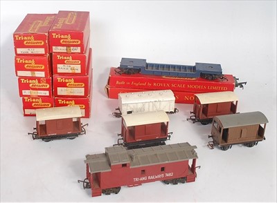 Lot 657 - 9 boxed and 7 unboxed wagons mainly Triang (FG-...