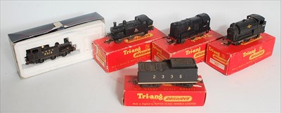 Lot 655 - Triang black R152 diesel shunter MK2 coupling...