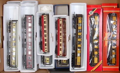 Lot 662 - 4 boxed Hornby second series Pullman cars 2 x...