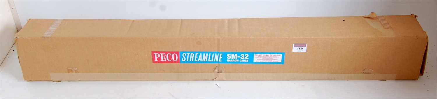 Lot 450 - Box containing 12 lengths of Peco Streamline...