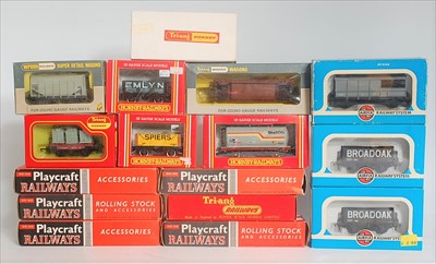 Lot 634 - 16 wagons by mixed makers, 6 Hornby, 3 Airfix,...