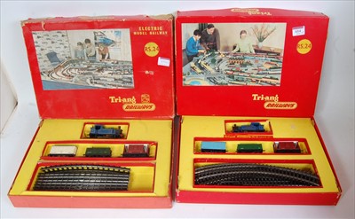 Lot 614 - A Triang RS24 train set containing blue 0-4-0...