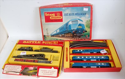 Lot 608 - A Triang RS52 "Blue Pullman" train set appears...