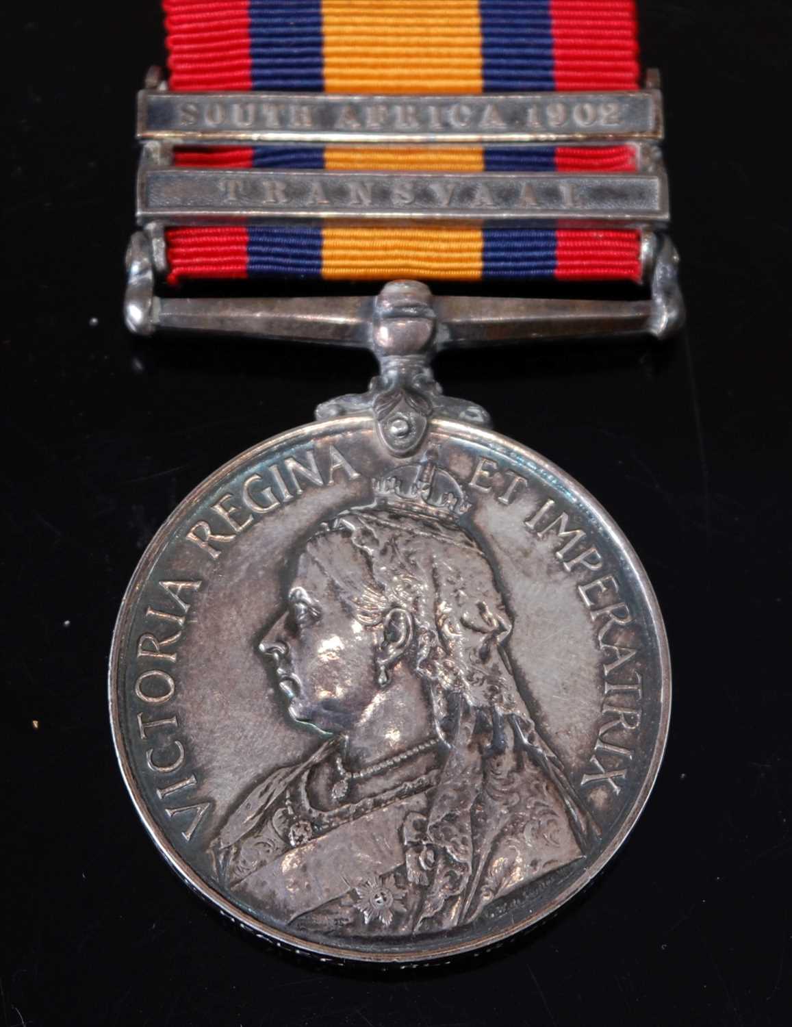 Lot 8 - A Queen's South Africa medal (1899-1902)