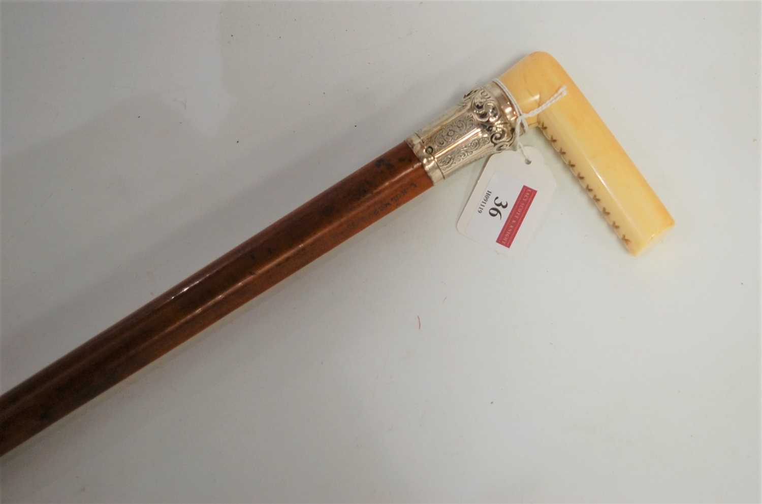 Lot 36 - A Victorian walking cane, having a mallacca...