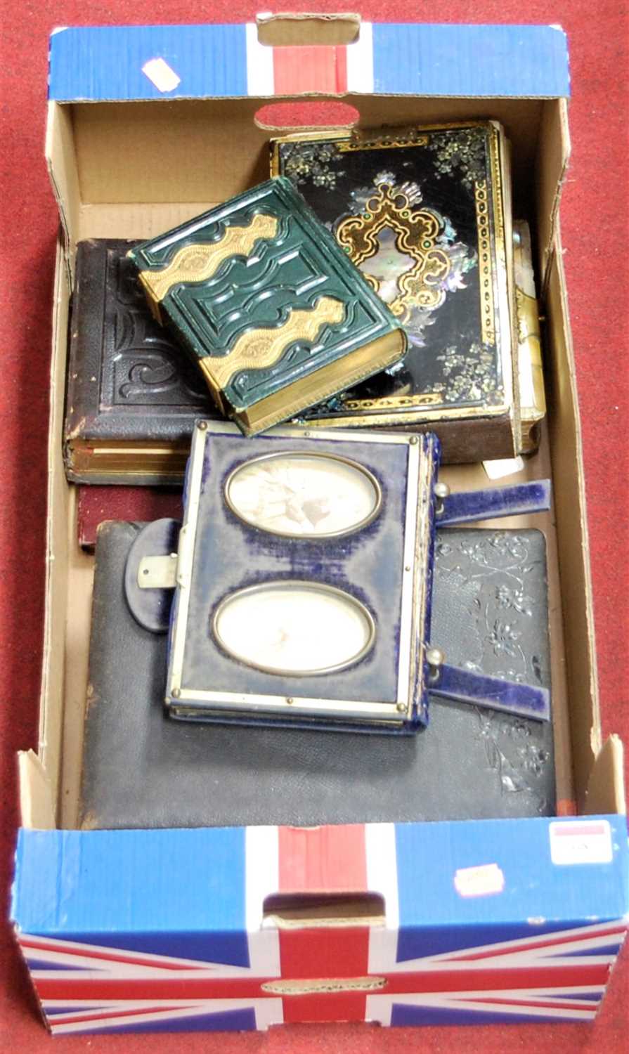 Lot 68 - A box of miscellaneous items, to include a...