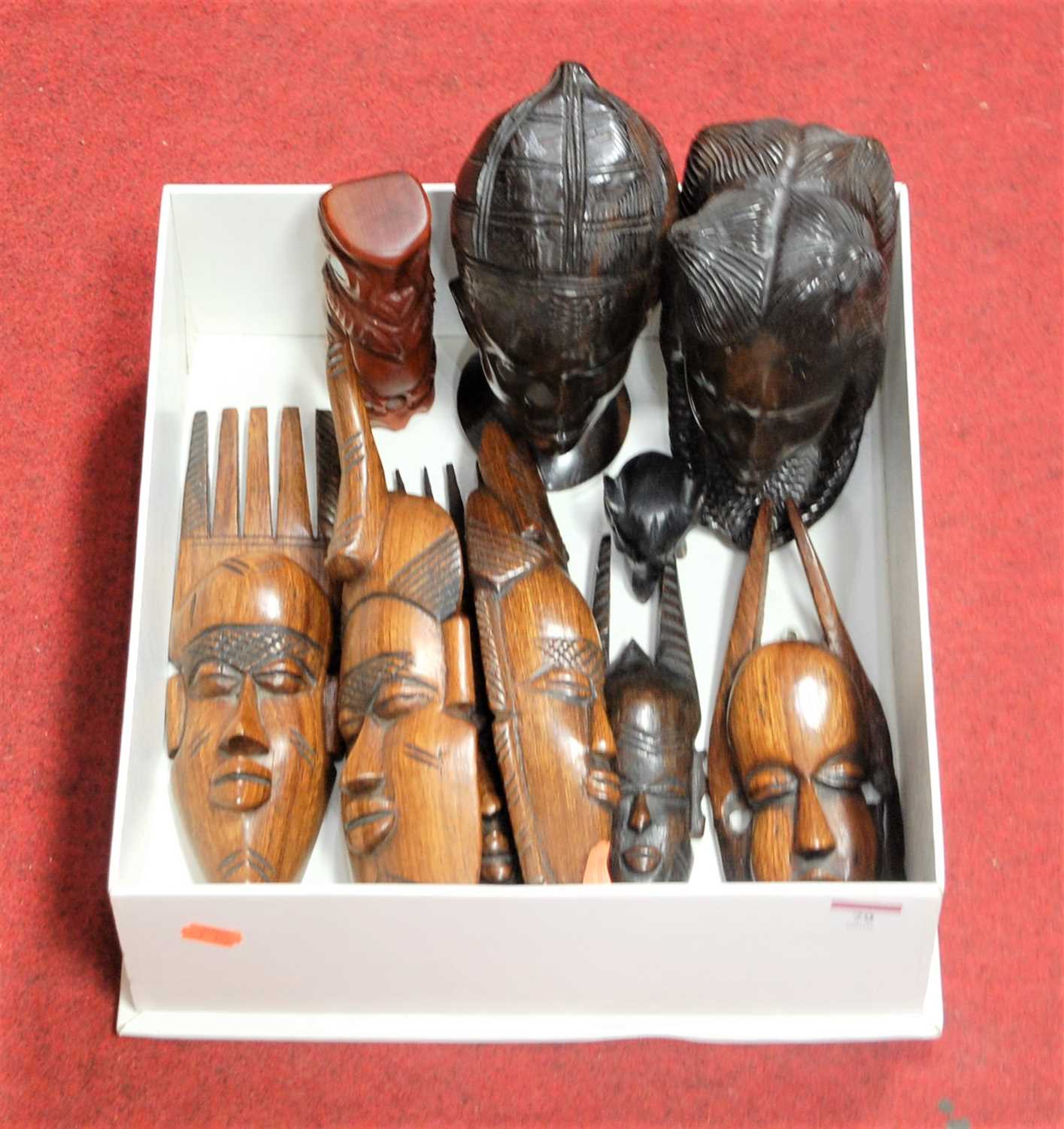 Lot 79 - A box of late 20th century Tribal items, to...