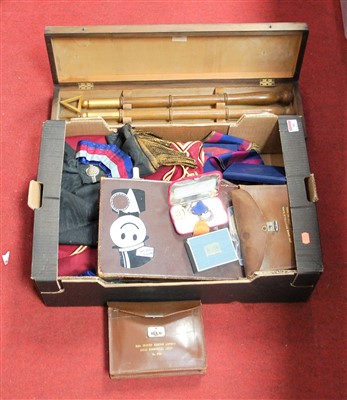Lot 90 - A box of miscellaneous mainly Masonic items,...