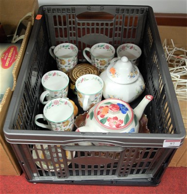 Lot 97 - A box of miscellaneous china, to include...
