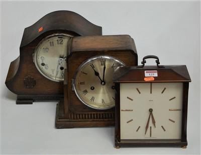 Lot 129 - A 1930s oak cased mantel clock having a...