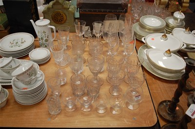 Lot 170 - A collection of miscellaneous glassware to...