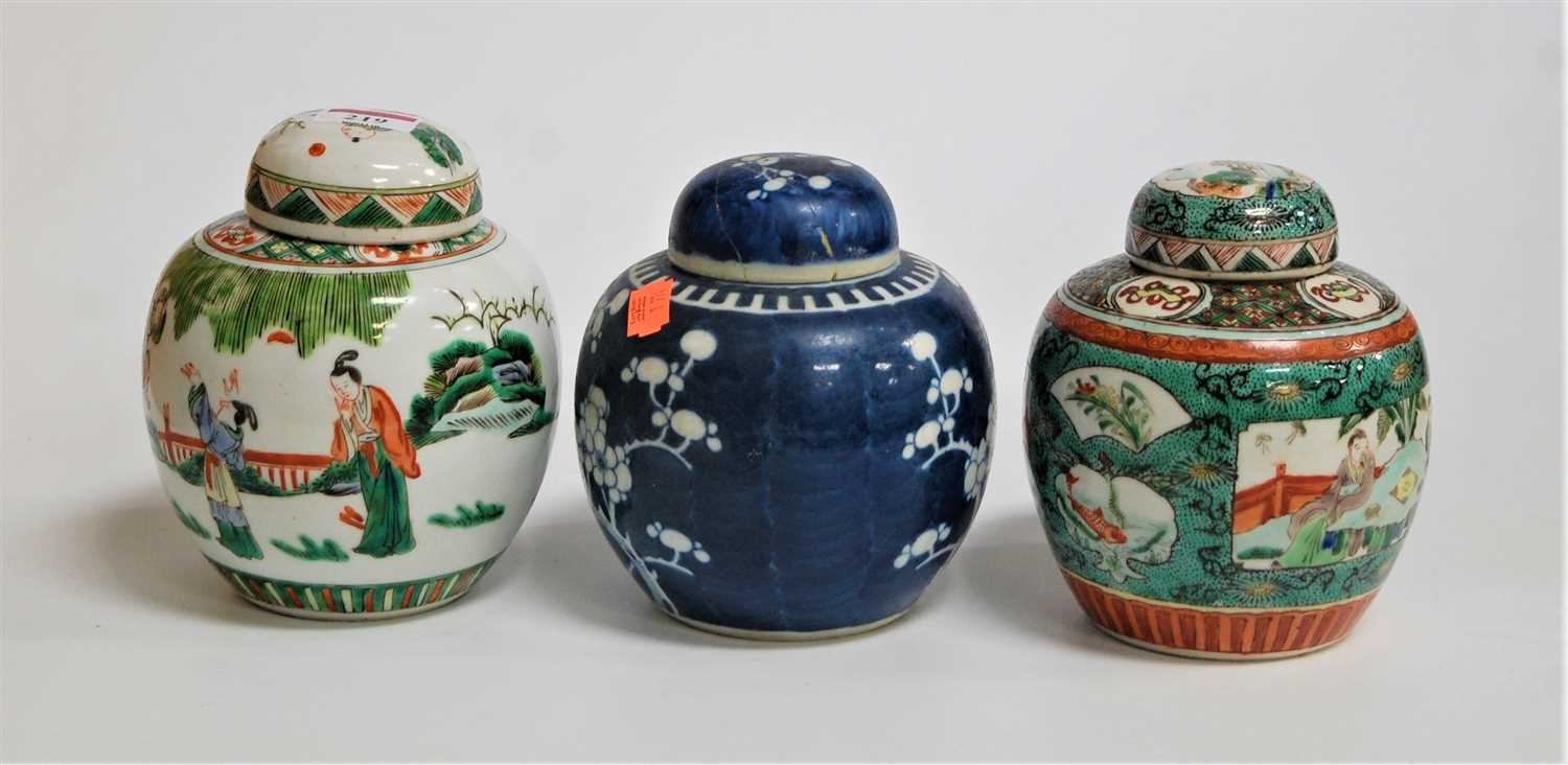 Lot 219 - A Chinese export blue and white ginger jar and...
