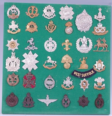 Lot 103 - A collection of British Army cap badges and insignia