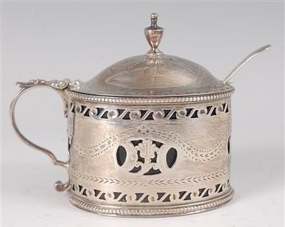 Lot 2087 - A George III silver mustard pot, having a...