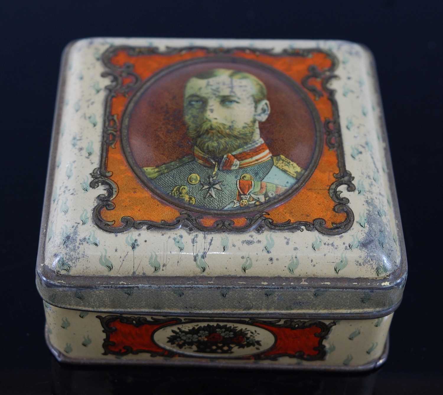Lot 73 - A WW I Cadburys 1914 Christmas gift tin