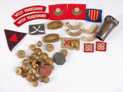 Lot 295 - A collection of military insignia to include