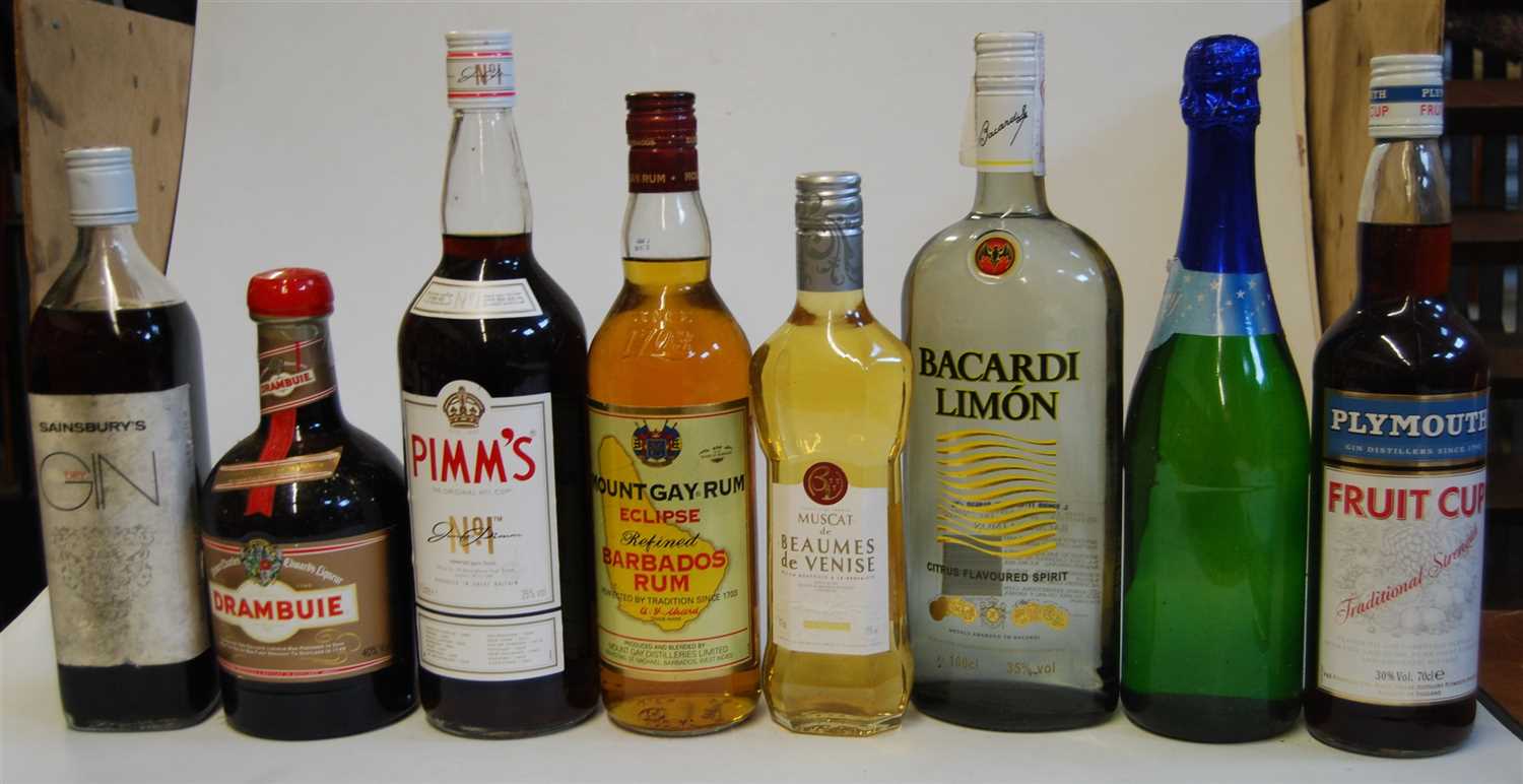 Lot 1419 - Mixed lot, to include Drambuie, 70cl, 40%, one...