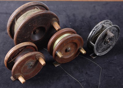 Lot 497 - A Pflueger Sea King multiplier reel