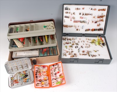 Lot 477 - A collection of miscellaneous fishing tackle