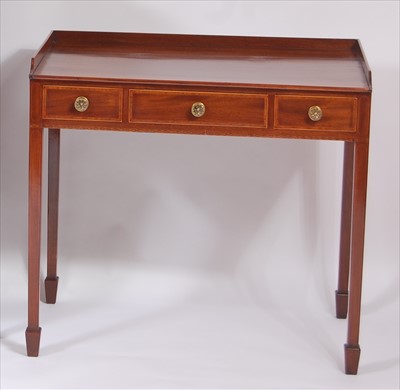 Lot 2518 - An early 19th century mahogany crossbanded and...