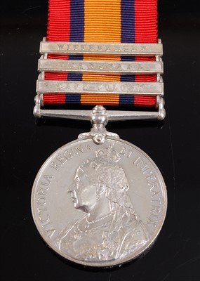 Lot 263 - A Queen's South Africa medal (1899-1902)
