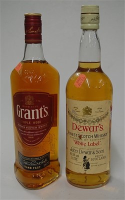 Lot 1349 - Dewar's White Label, blended Scotch Whisky,...
