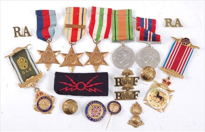 Lot 424 - A collection of medals to include